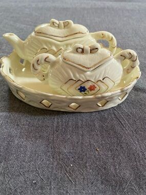 Vintage Cream Ceramic Sugar and Creamer Set with Gold Trim.